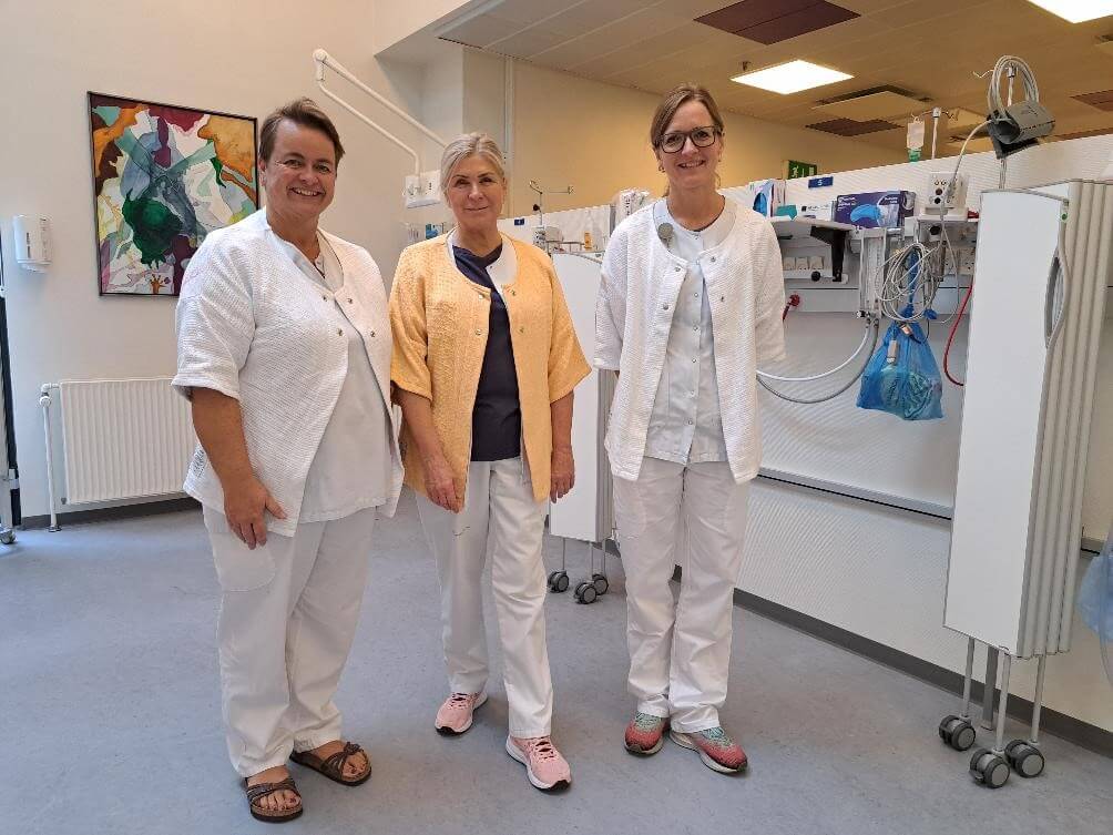 kvinder med upcy cardigan på allborg universitetshospital